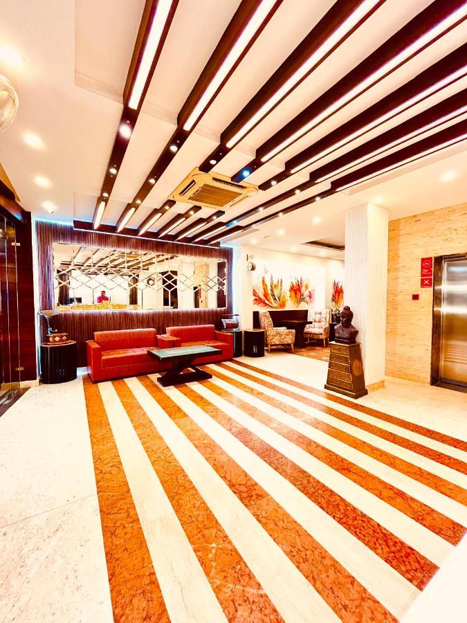 Hotel The Onix Дехрадун Екстериор снимка