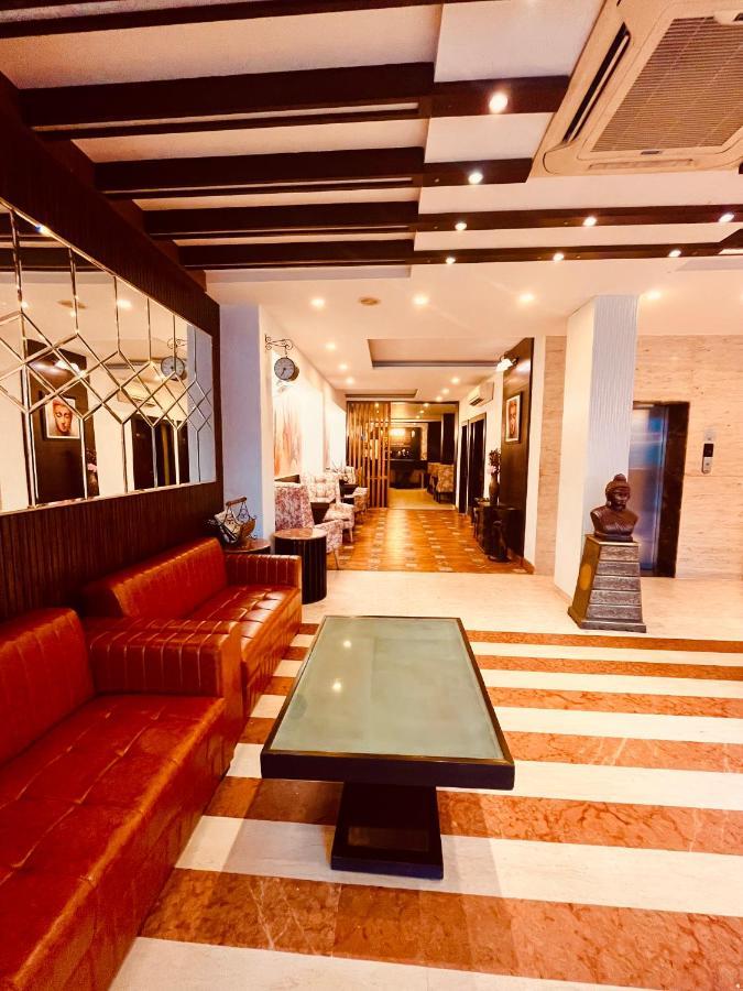 Hotel The Onix Дехрадун Екстериор снимка
