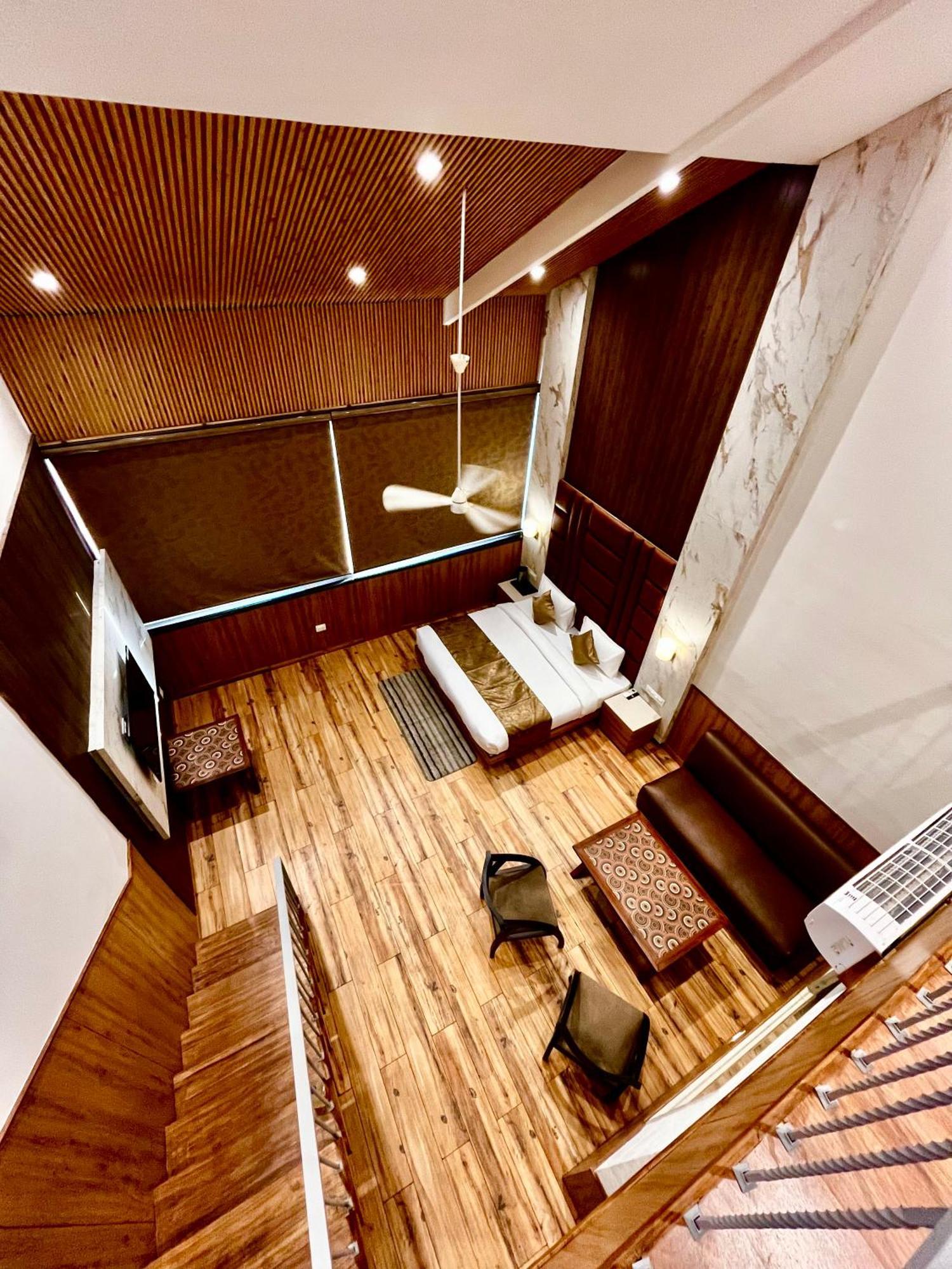 Hotel The Onix Дехрадун Екстериор снимка