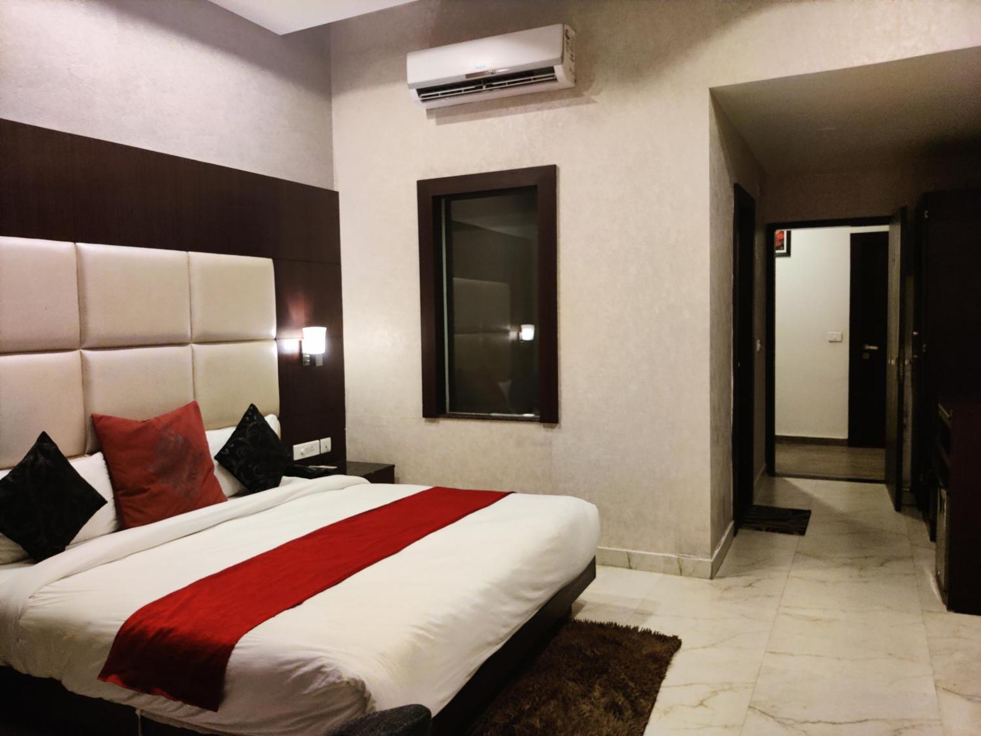 Hotel The Onix Дехрадун Екстериор снимка