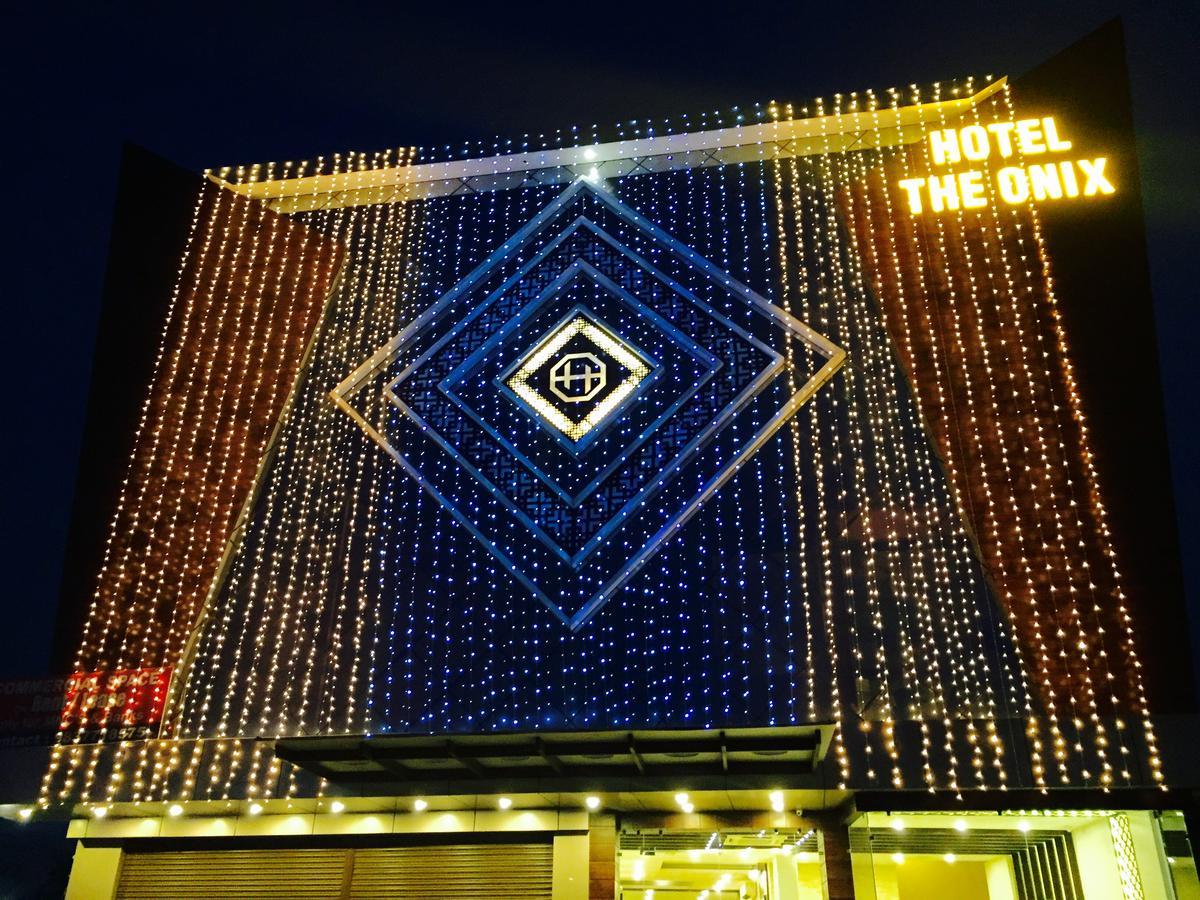 Hotel The Onix Дехрадун Екстериор снимка