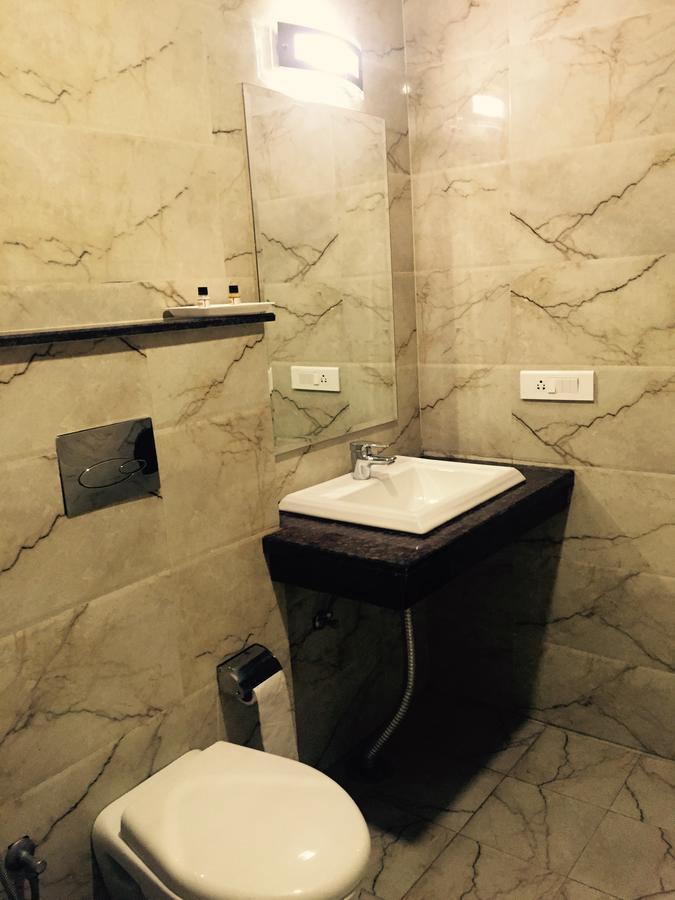 Hotel The Onix Дехрадун Екстериор снимка